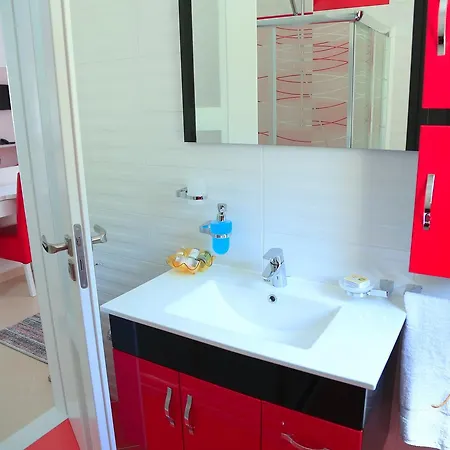 Nomelia 4* Влёра
